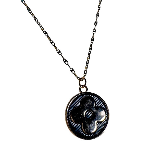 Authentic Luxury Louis Vuitton Pendant Necklace - Picture 1 of 2